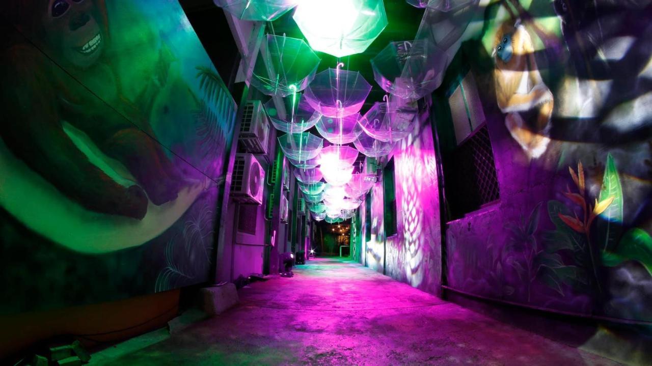Mad Monkey Central Cairns Exterior photo